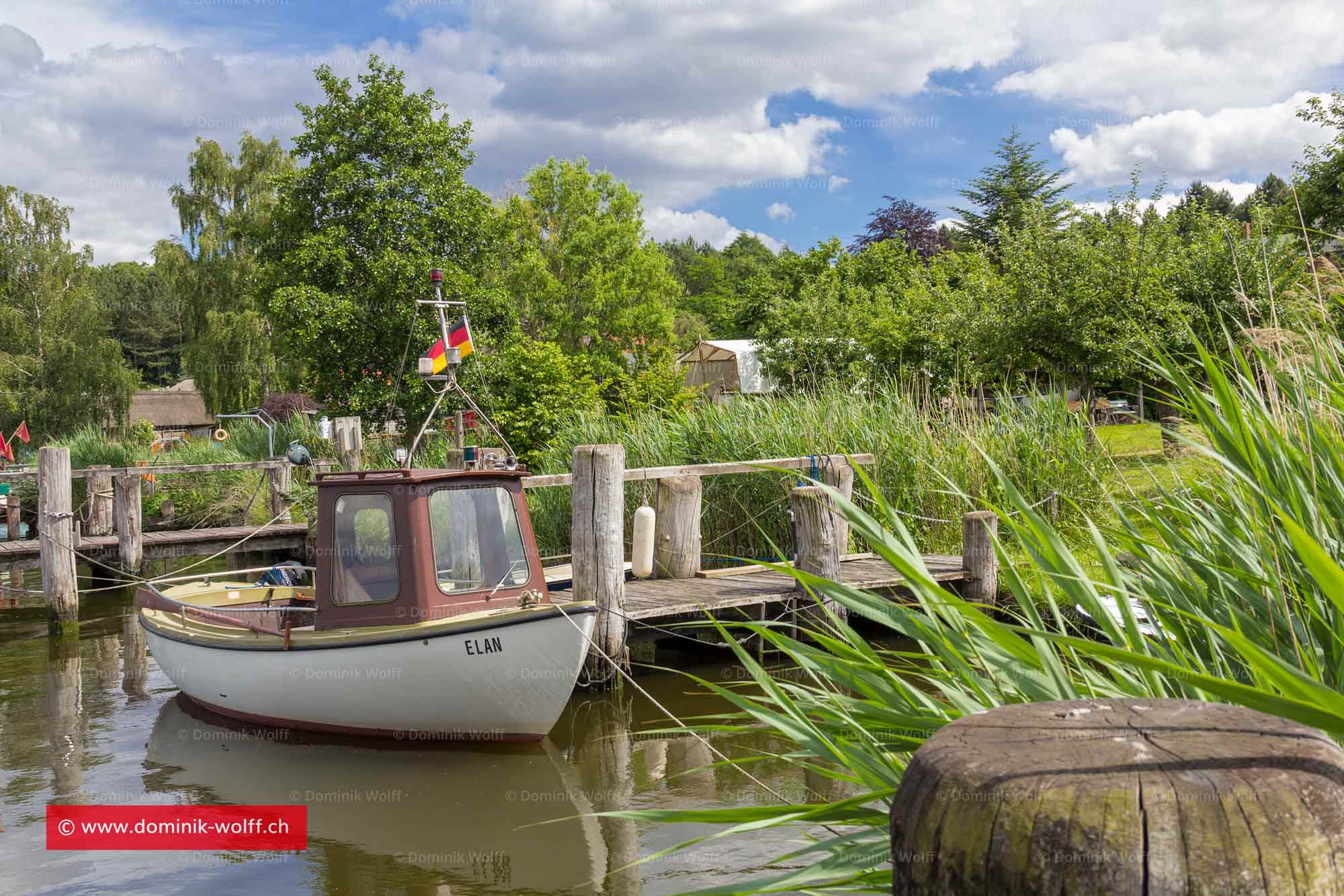 Bild + Foto - Fischerboot im Hafen Gothmund