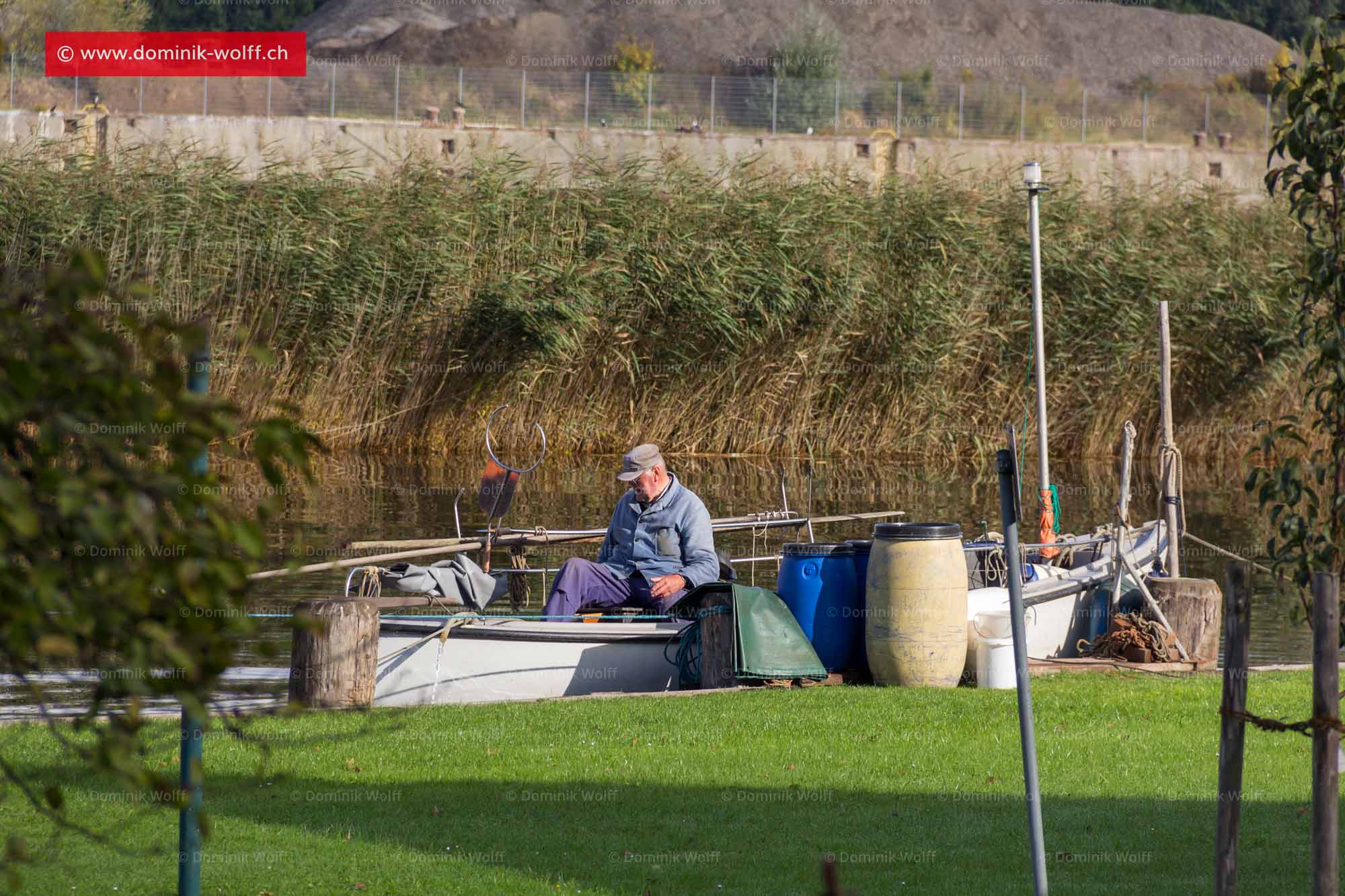 Bild + Foto - Fischer im Hafen Gothmund