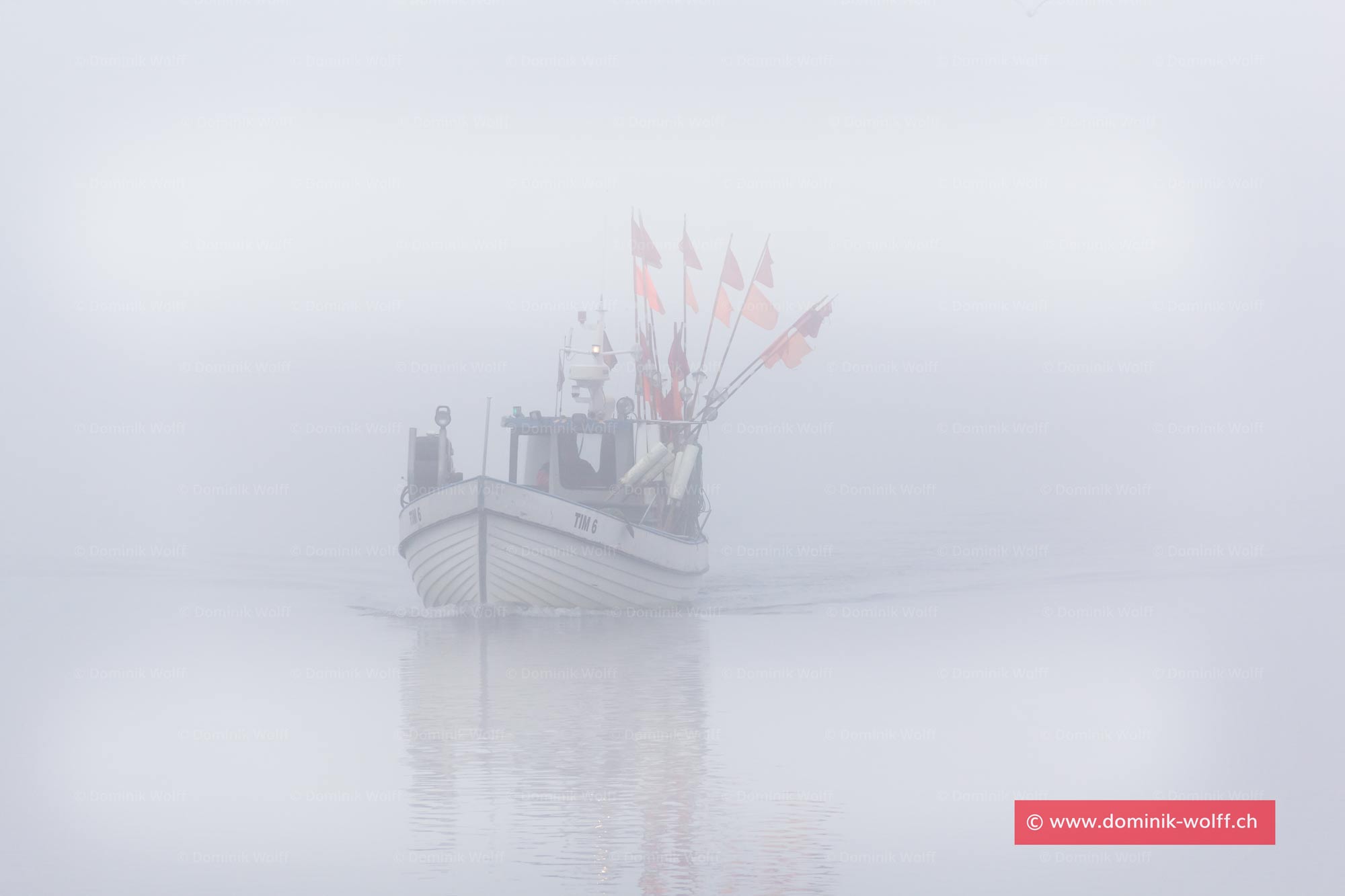 Bild + Foto - Fischkutter auf nebliger Ostsee