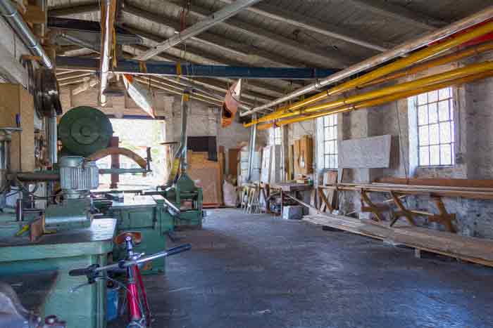 Bootsbau im Niendorfer Hafen