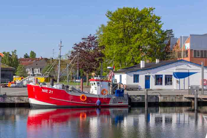 Bootsbau im Niendorfer Hafen