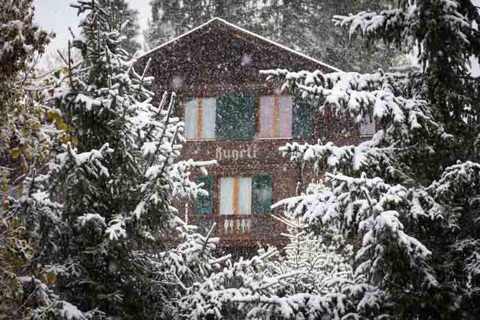 Schneefall in Gstaad Oberbort