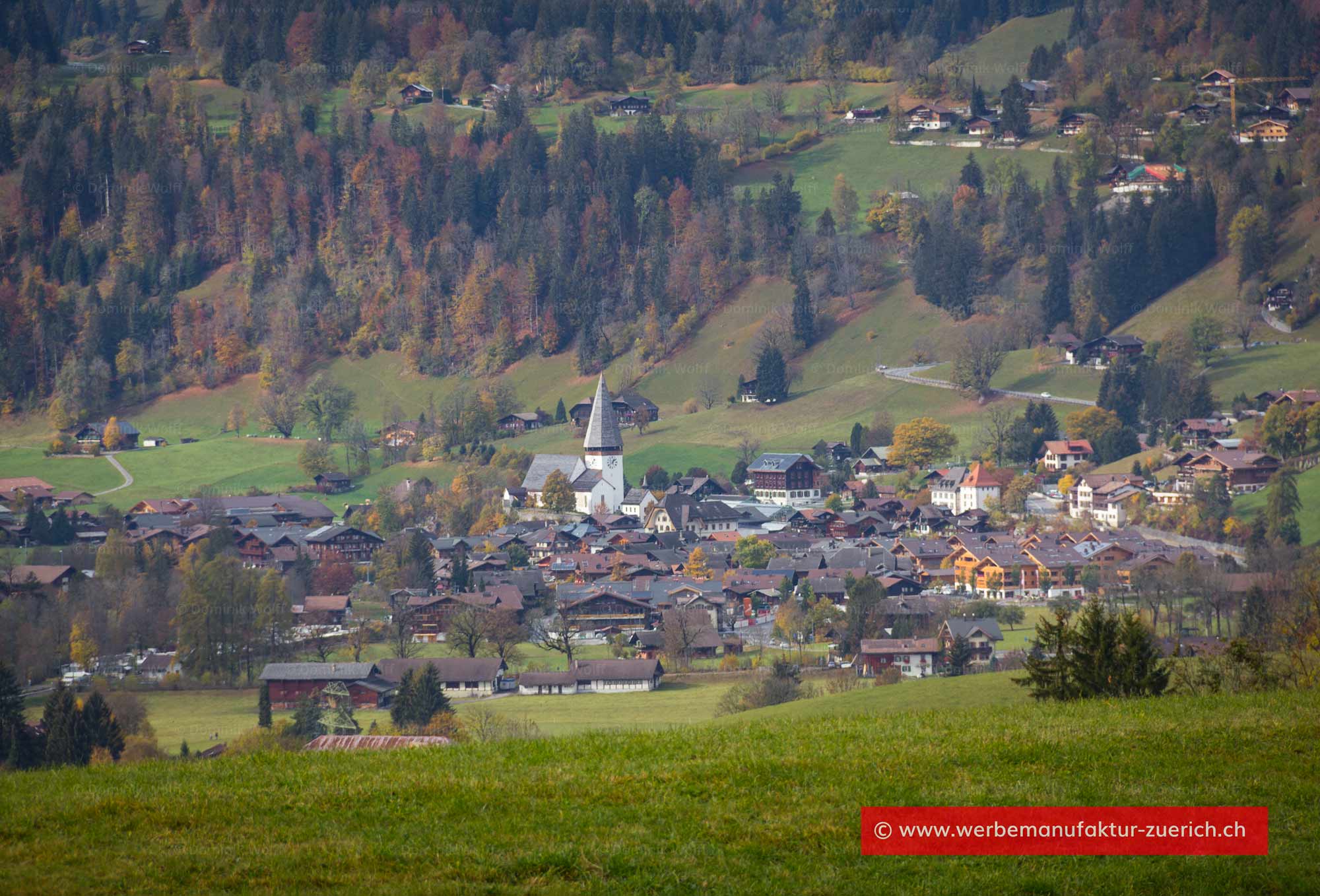 Bild + Foto - Dorf Saanen in der Schweiz