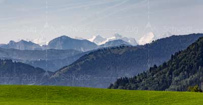 Blick zum Berner Oberland